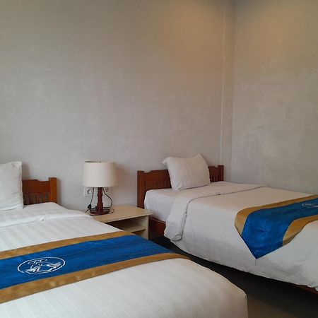 Hotel Dhyana Pura Kapal Extérieur photo
