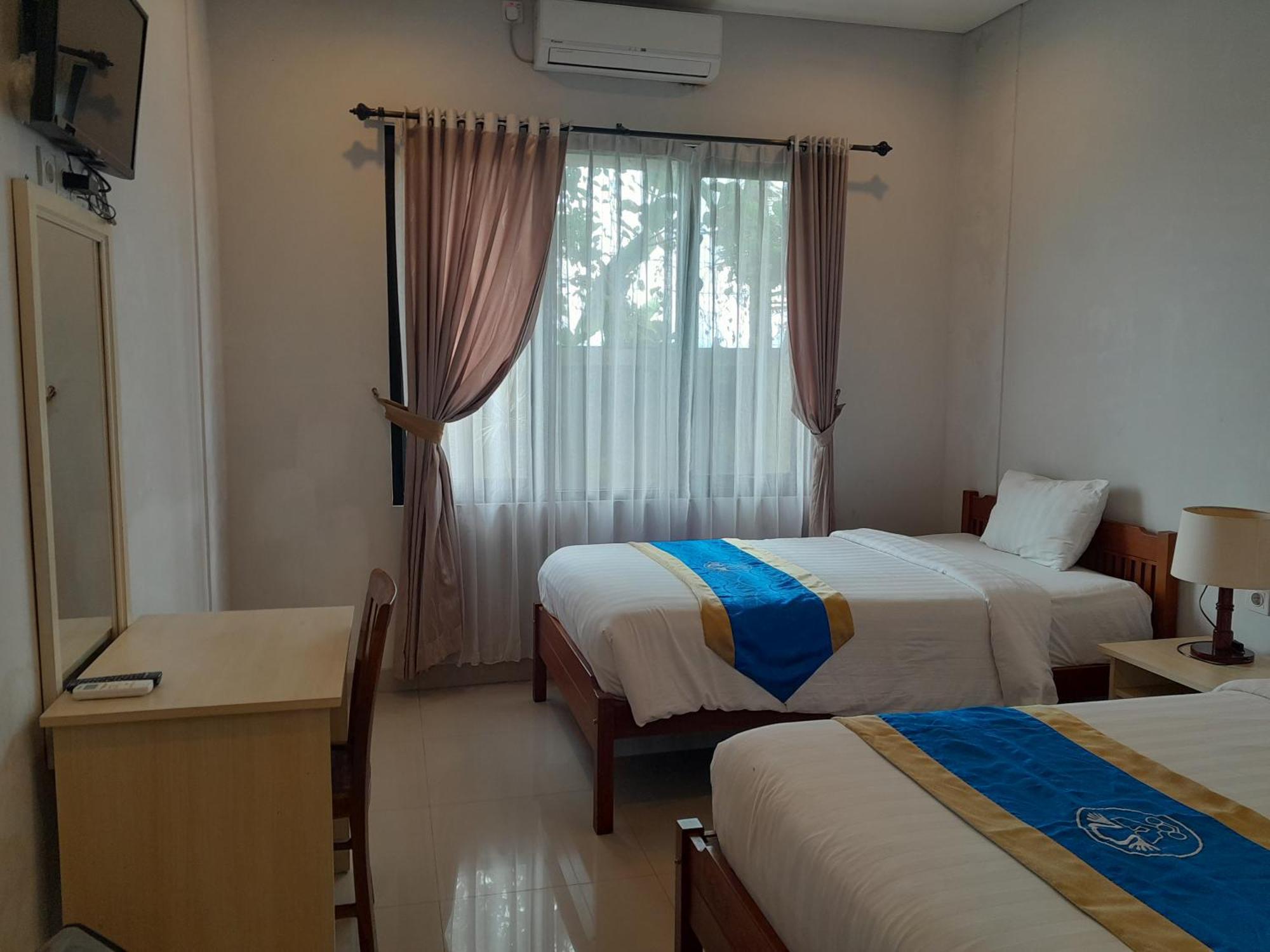 Hotel Dhyana Pura Kapal Extérieur photo