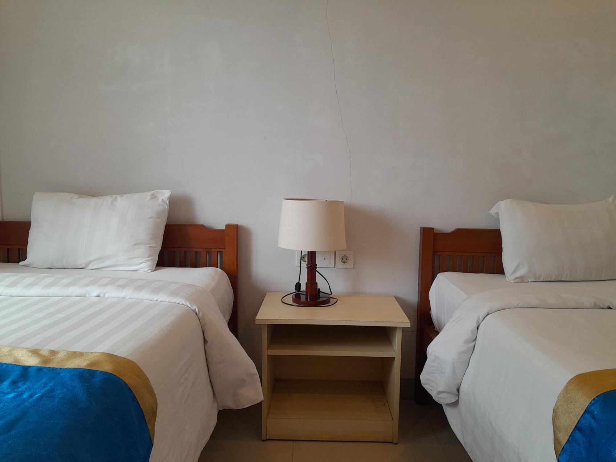 Hotel Dhyana Pura Kapal Extérieur photo