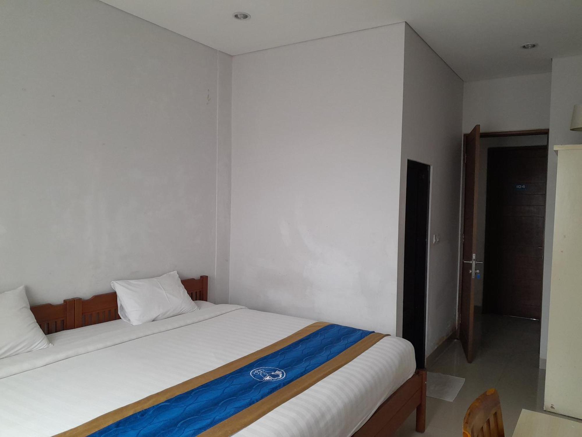 Hotel Dhyana Pura Kapal Extérieur photo