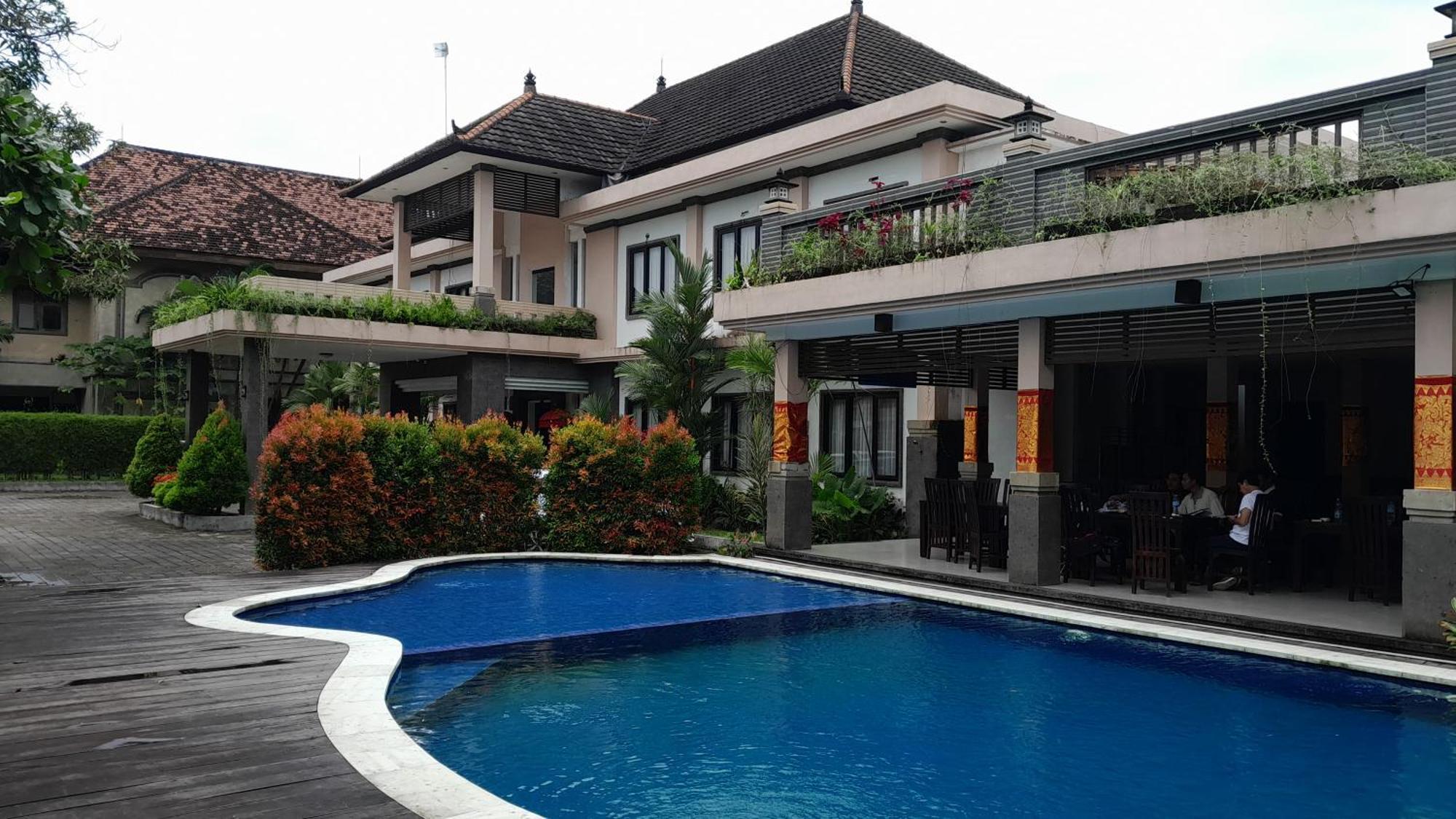 Hotel Dhyana Pura Kapal Extérieur photo