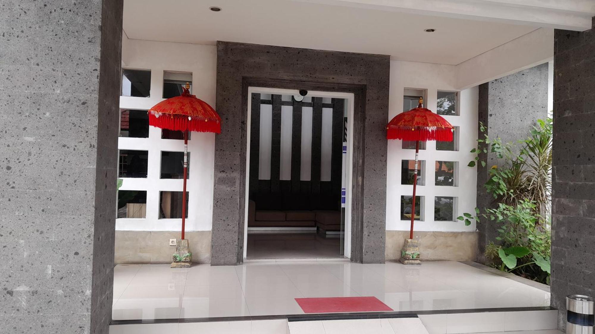 Hotel Dhyana Pura Kapal Extérieur photo