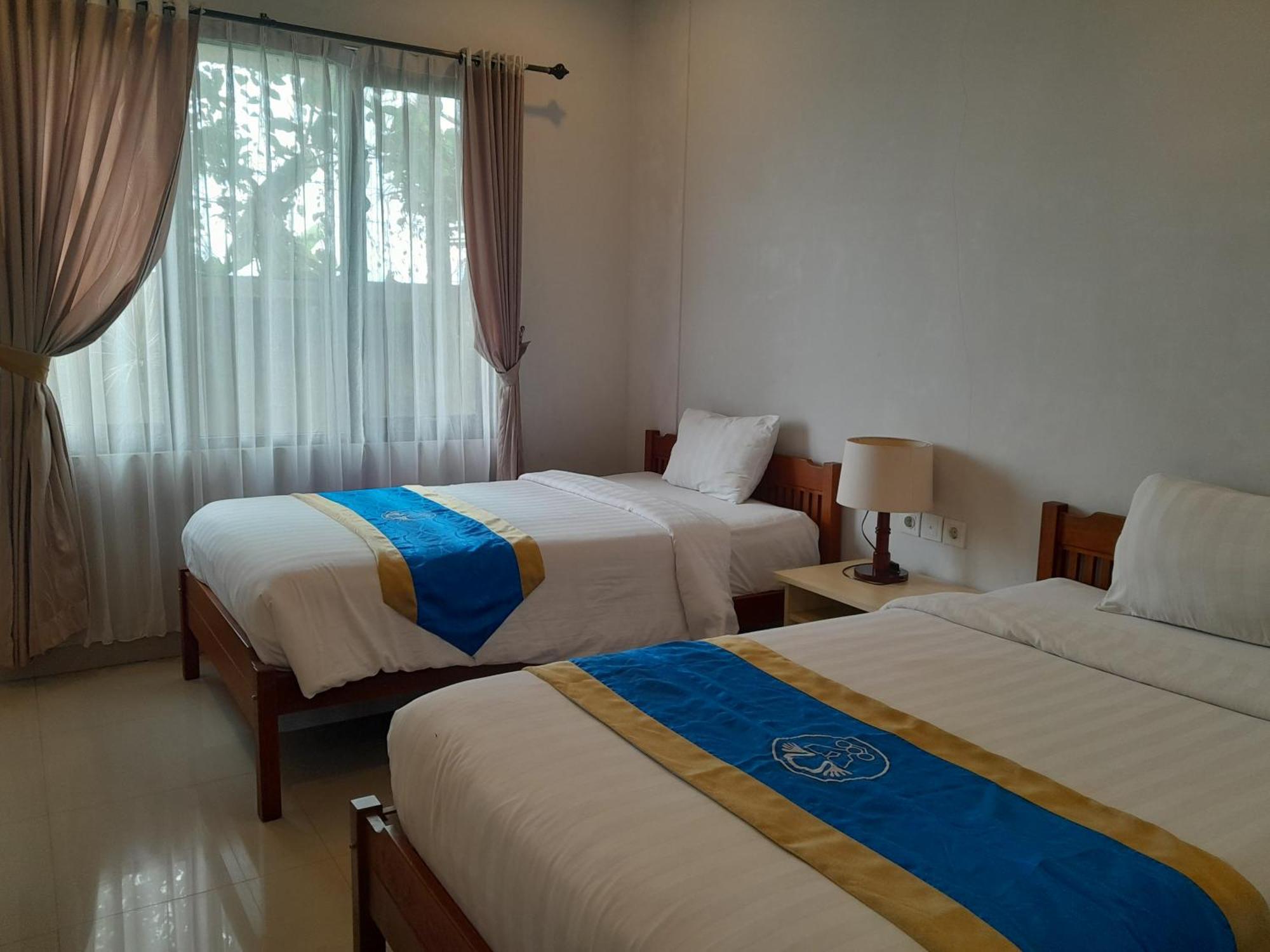Hotel Dhyana Pura Kapal Extérieur photo