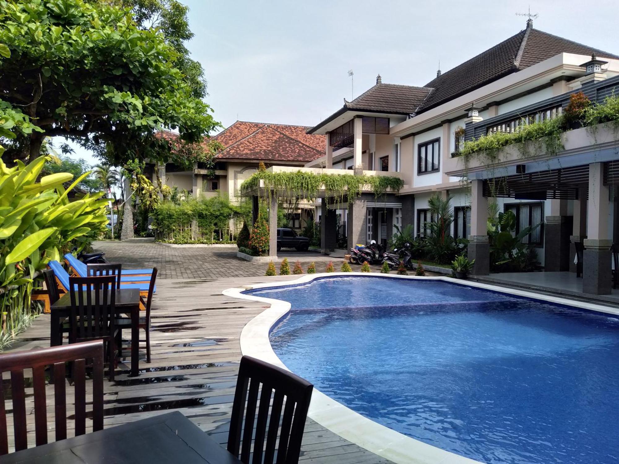 Hotel Dhyana Pura Kapal Extérieur photo